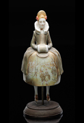 Miniature the Dutchwoman (beige)